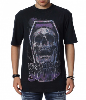 Тениска с голяма апликация...