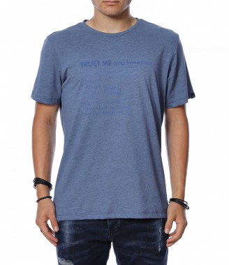 Семпла тениска с надписи...