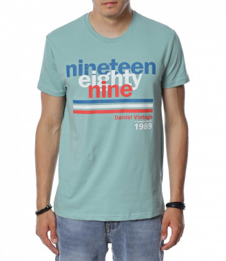 Тениска с трицветен надпис...