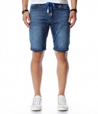 Изчистени сини къси дънки...