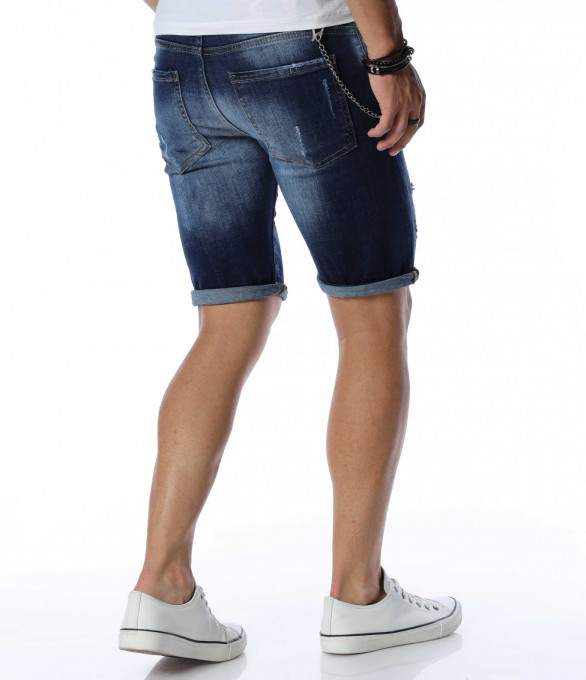 Къси панталони с вталена  кройка и...