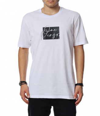 Фланелка с малка апликация...