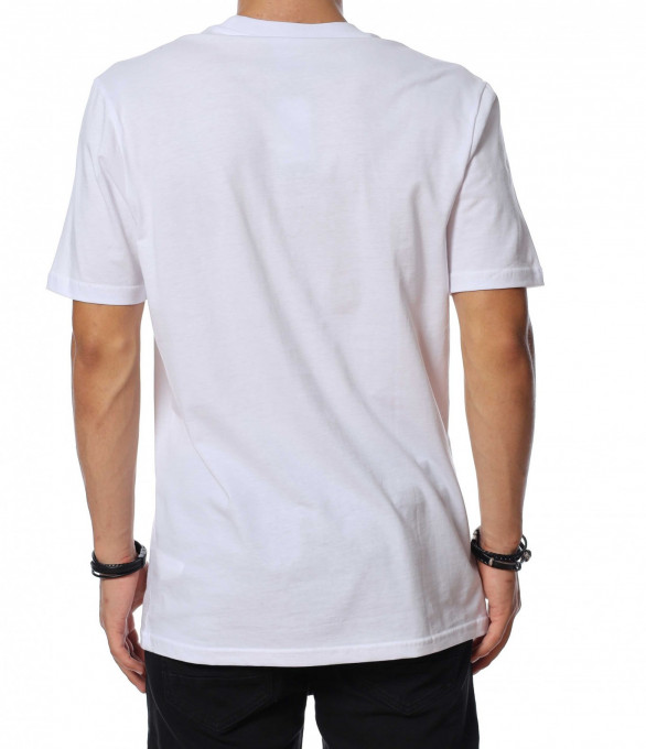 Фланелка с малка апликация на гърдите...