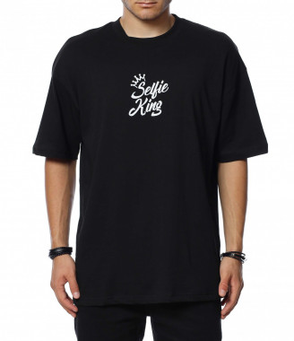 Тениска с ефектна щампа на...